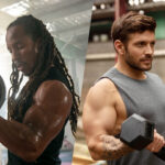 Deux hommes s'entraînent avec des haltères en salle de musculation – programme prise de masse 4 jours